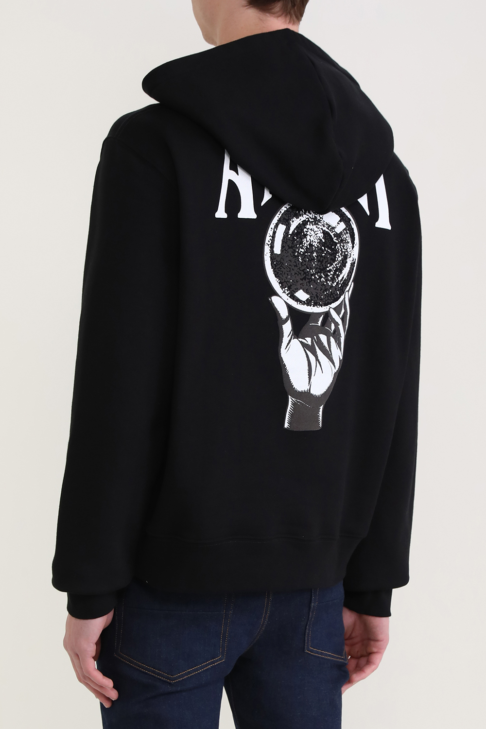 תמונת דוגמן אחורית של סווטשירט קפוצ'ון מכותנה עם הדפס כדור בדולח