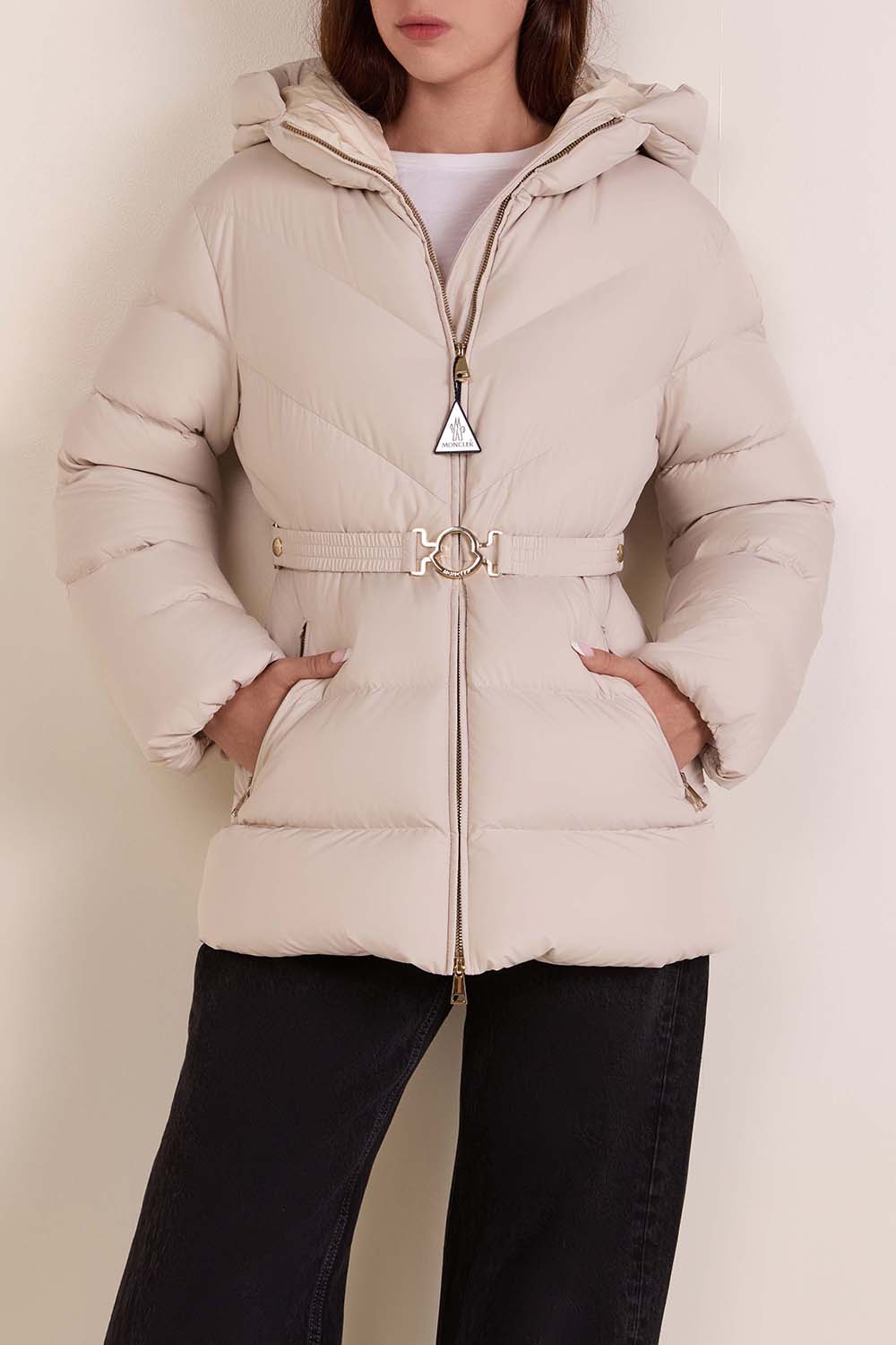 תמונת דוגמן קידמית של מעיל פוך