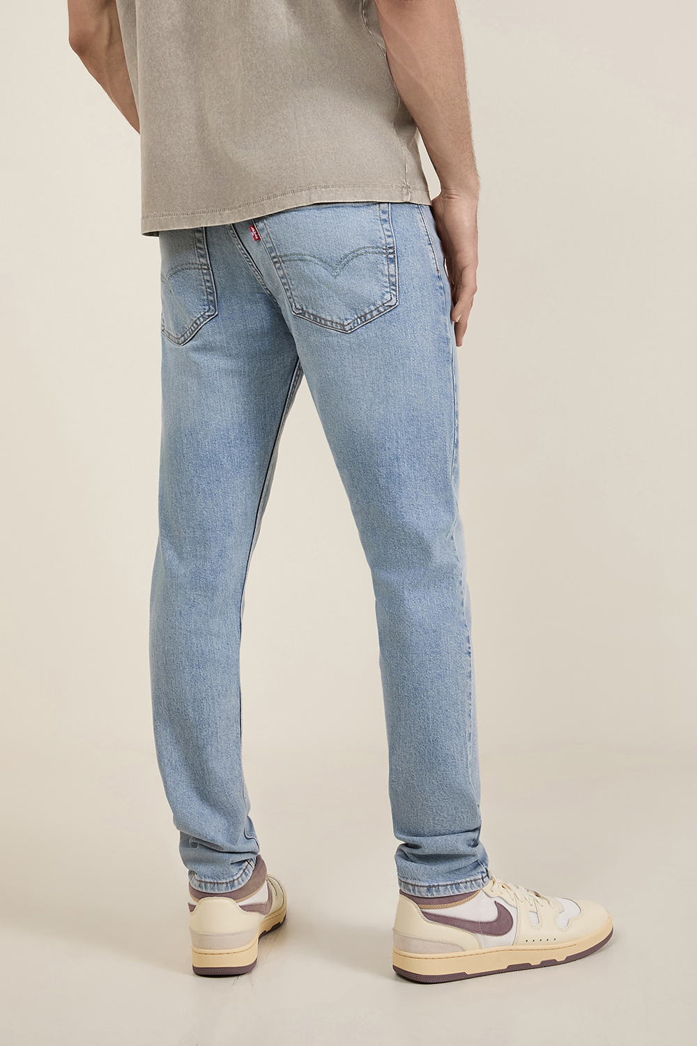 תמונת דוגמן אחורית של מכנסי ג'ינס סלים טאפר 512