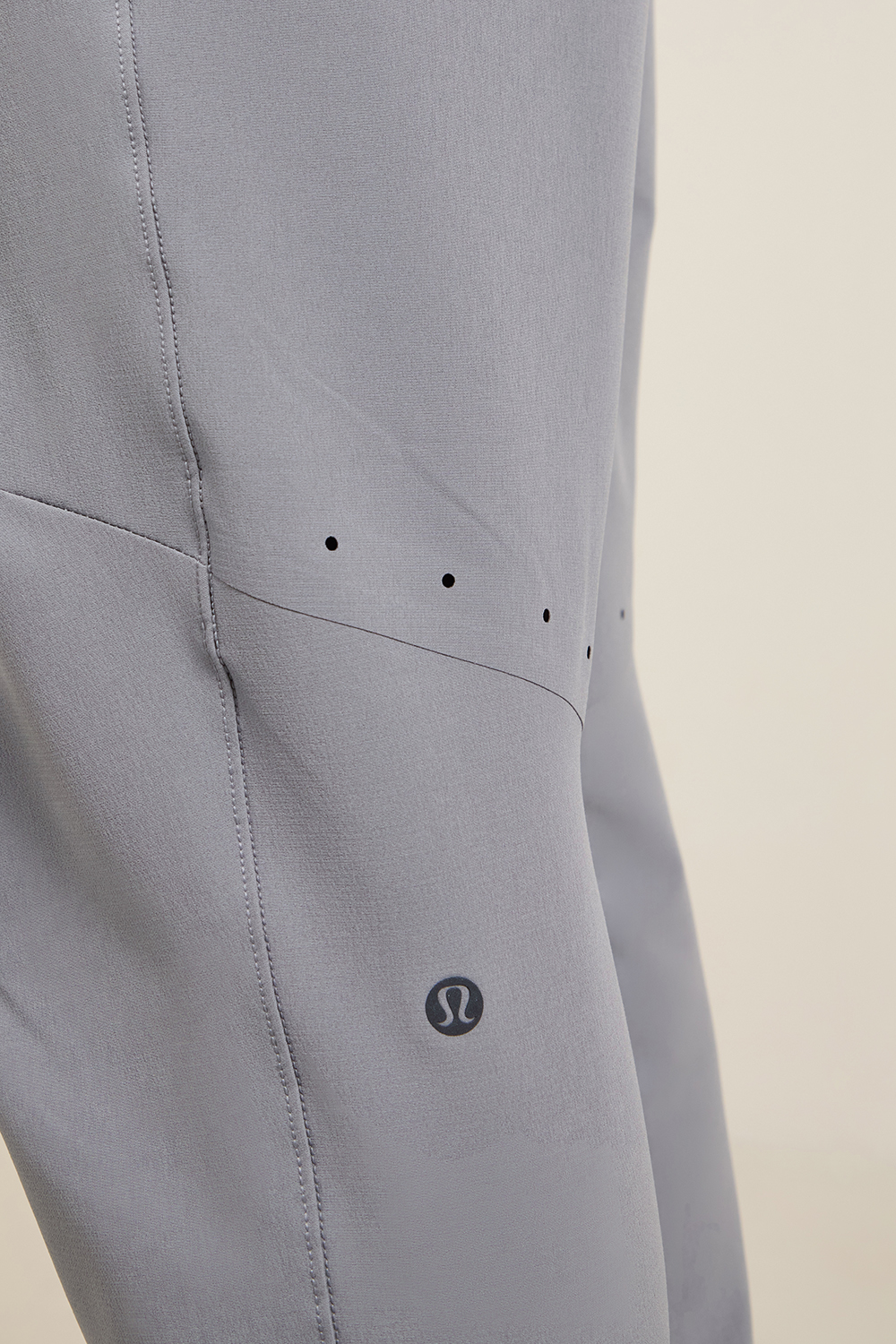 תמונת תקריב דוגמן של License to Train Jogger