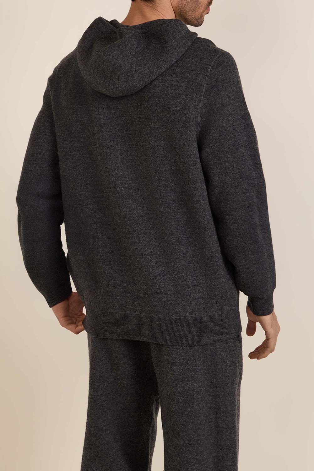 תמונת דוגמן אחורית של קפוצ'ון צמר