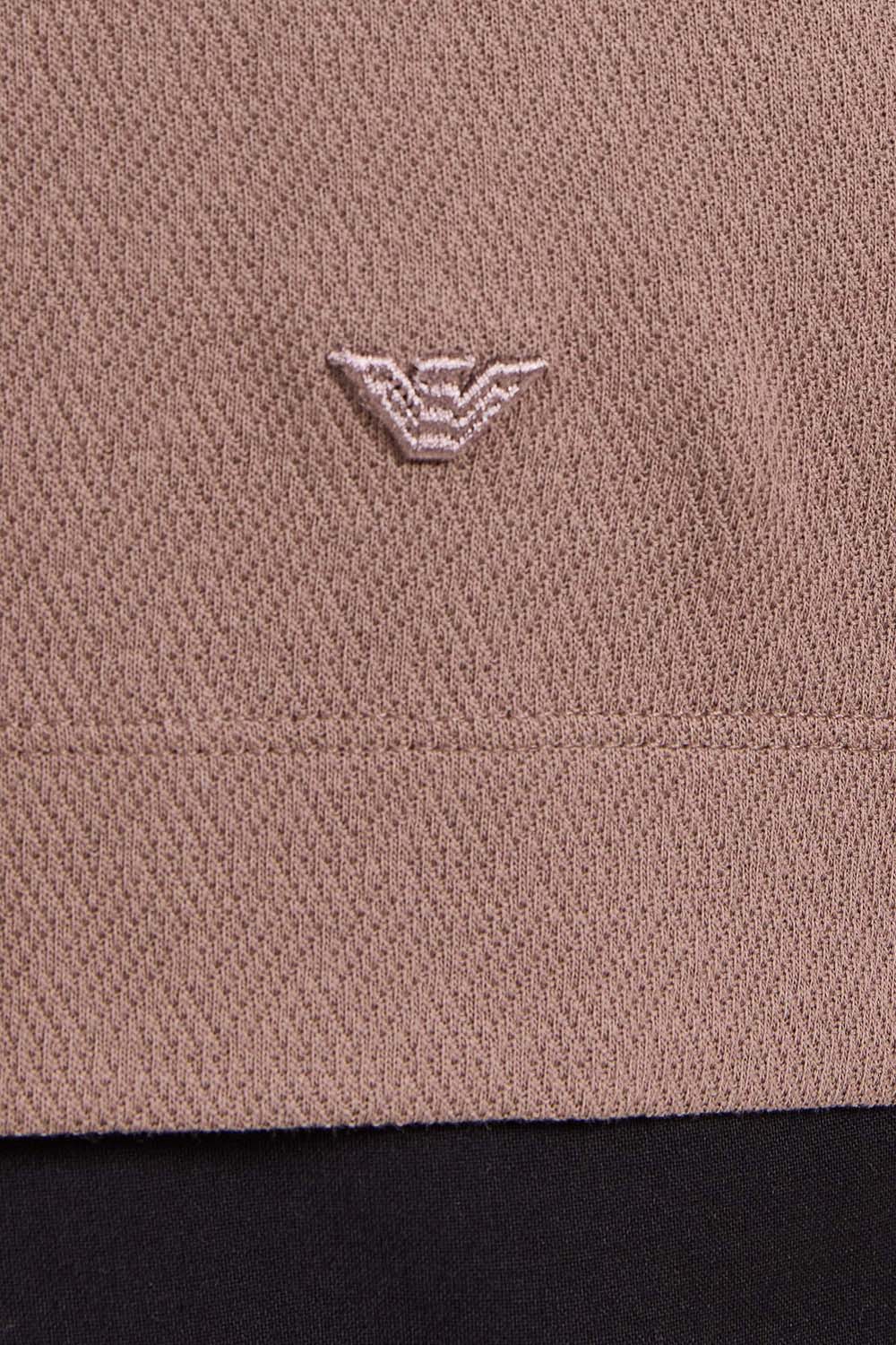 תמונת תקריב דוגמן של חולצת טי