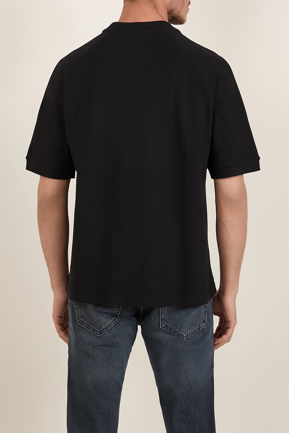 תמונת דוגמן אחורית של חולצת טי