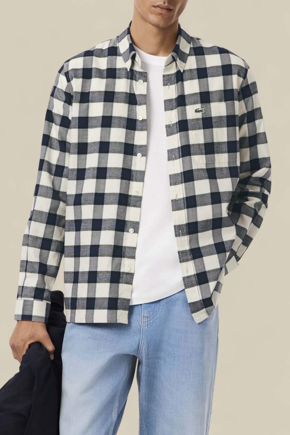 תמונת דוגמן קידמית של חולצת כפתורים פלאנל