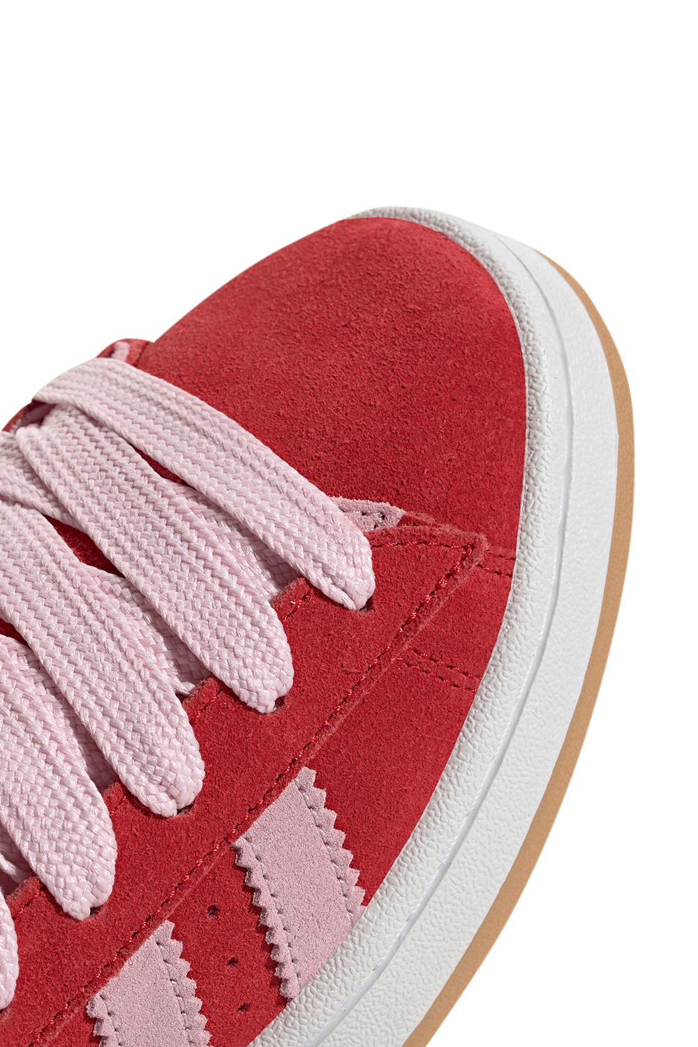 תמונת פנים של נעלי סניקרס קמפוס