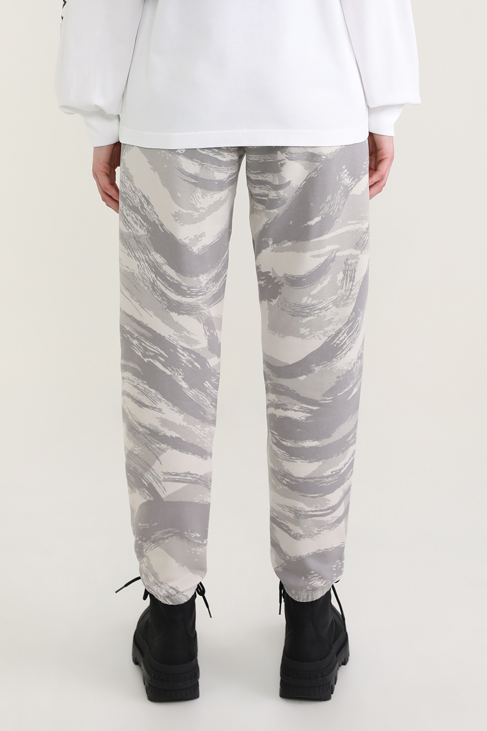 תמונת דוגמן אחורית של מונקלר X הייק מכנסי טרנינג ארוכים מכותנה