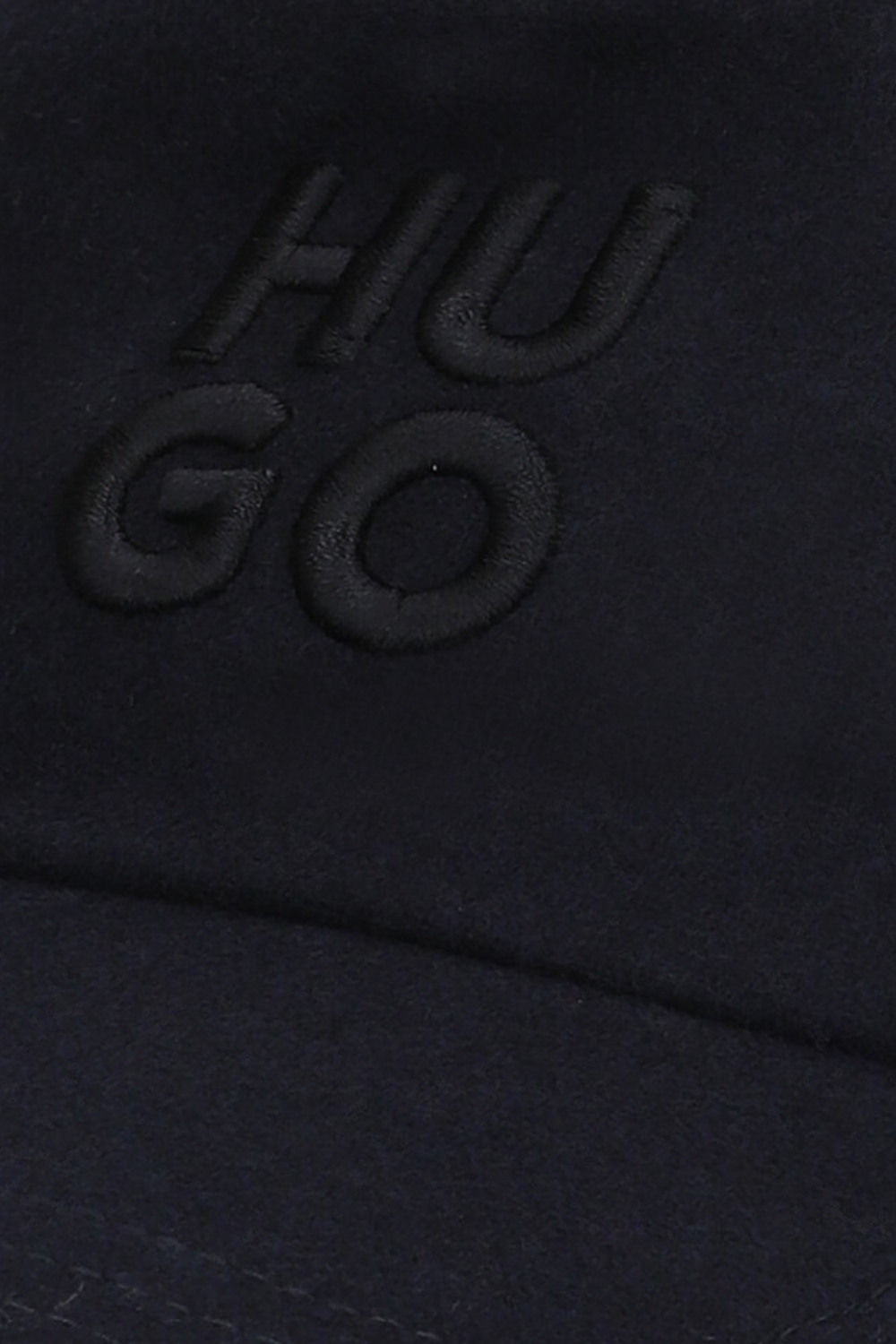 תמונת תקריב של כובע מצחייה מצמר