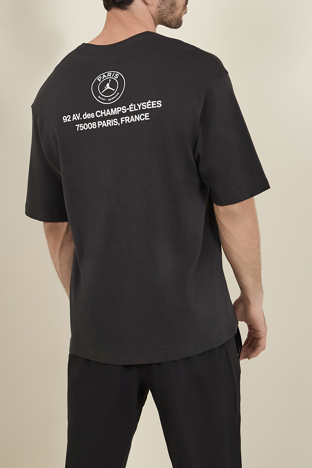 תמונת דוגמן אחורית של חולצת טי ג'ורדן Xפריז סן ז'רמן