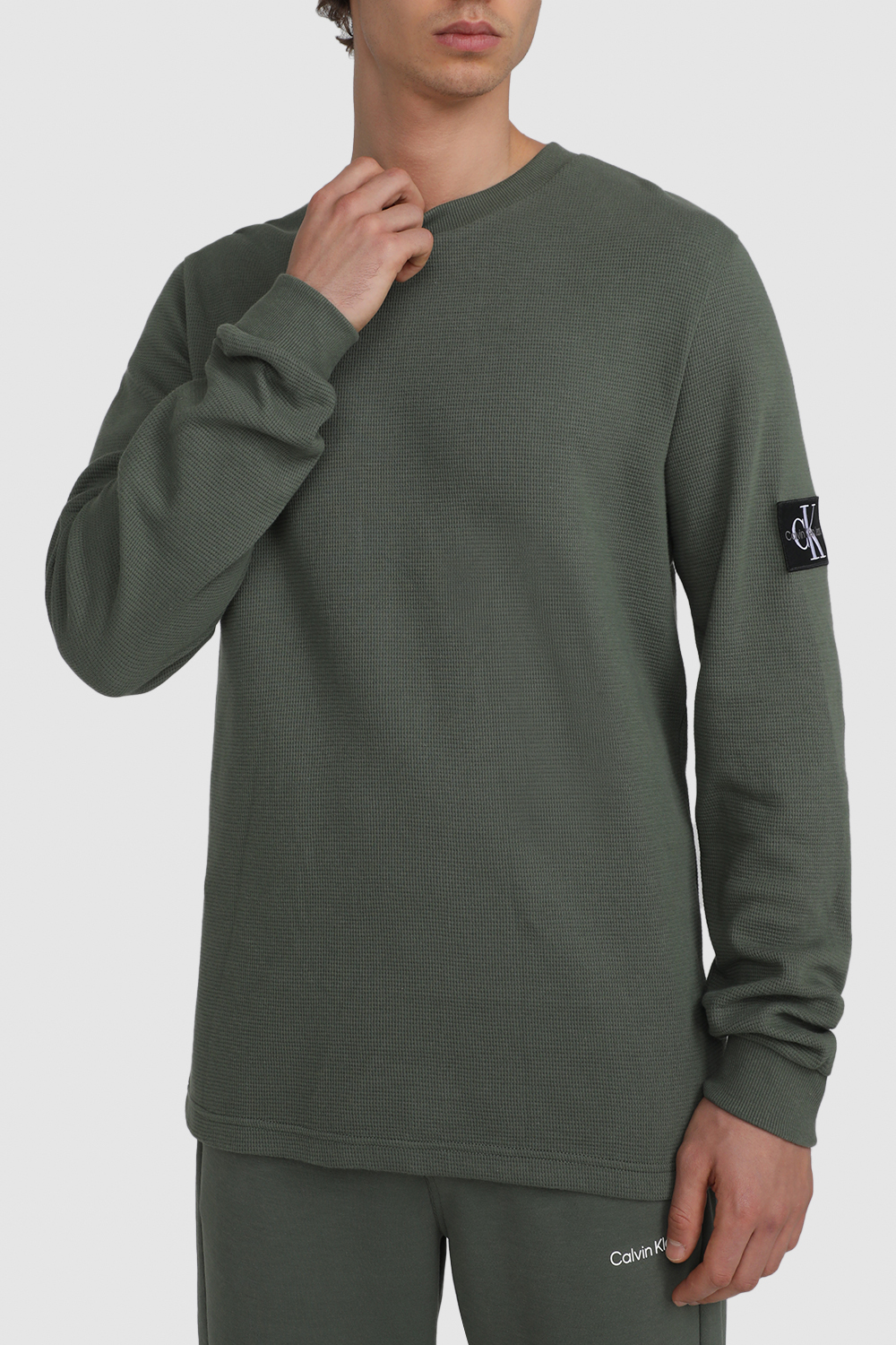 תמונת דוגמן קידמית של חולצת טי עם שרוולים ארוכים