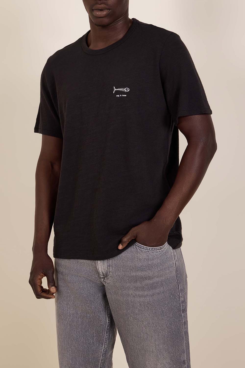 תמונת דוגמן קידמית של חולצת טי