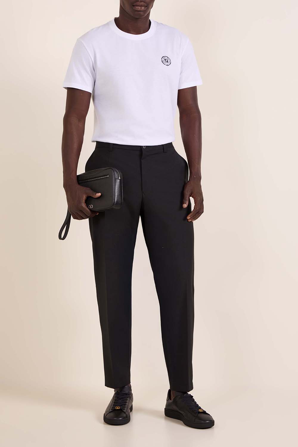 תמונת דוגמן קידמית של סניקרס