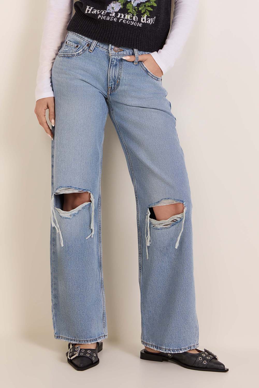 תמונת דוגמן קידמית של מכנסי ג'ינס סופר לואו