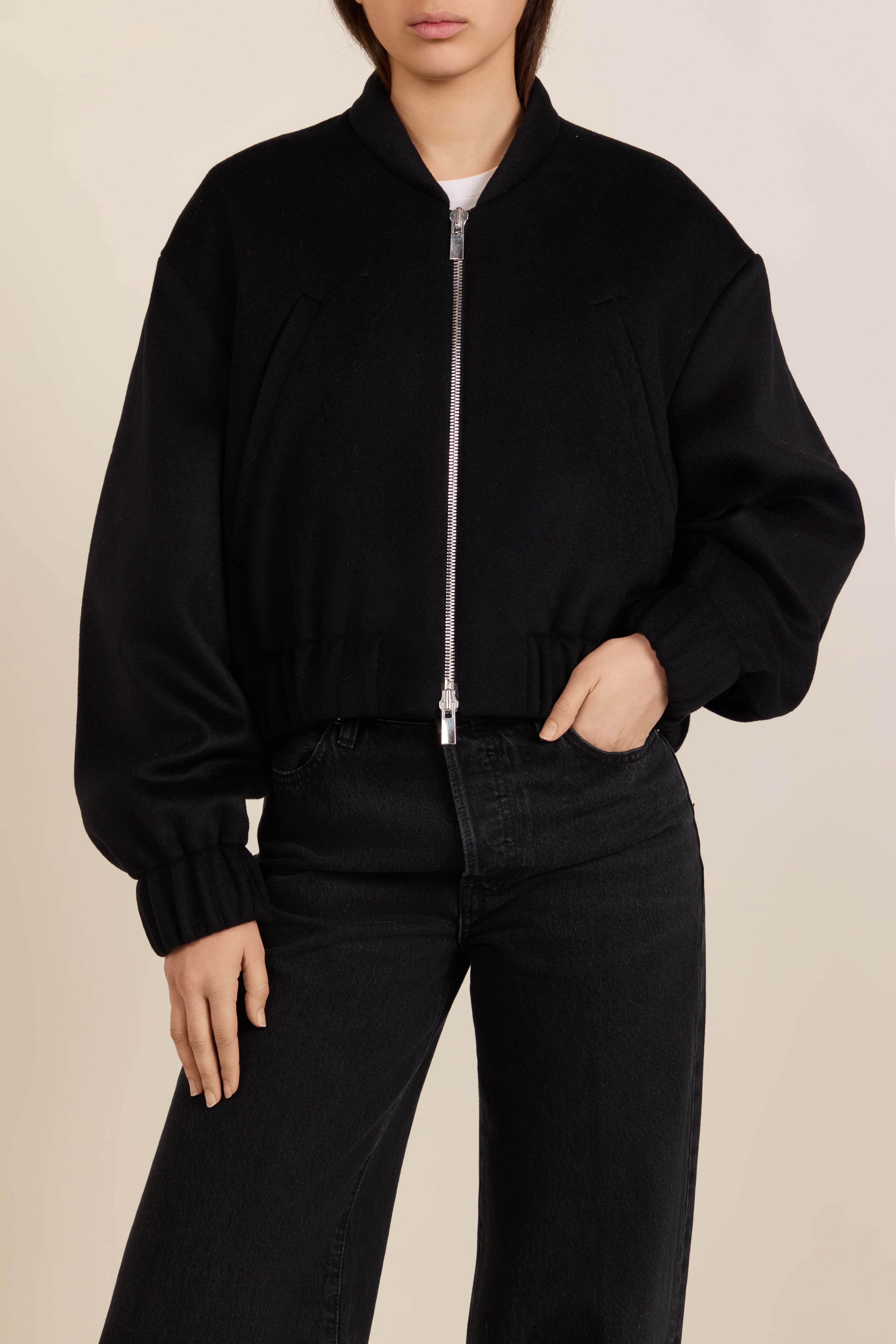 תמונת דוגמן קידמית של ז'קט בומבר מצמר