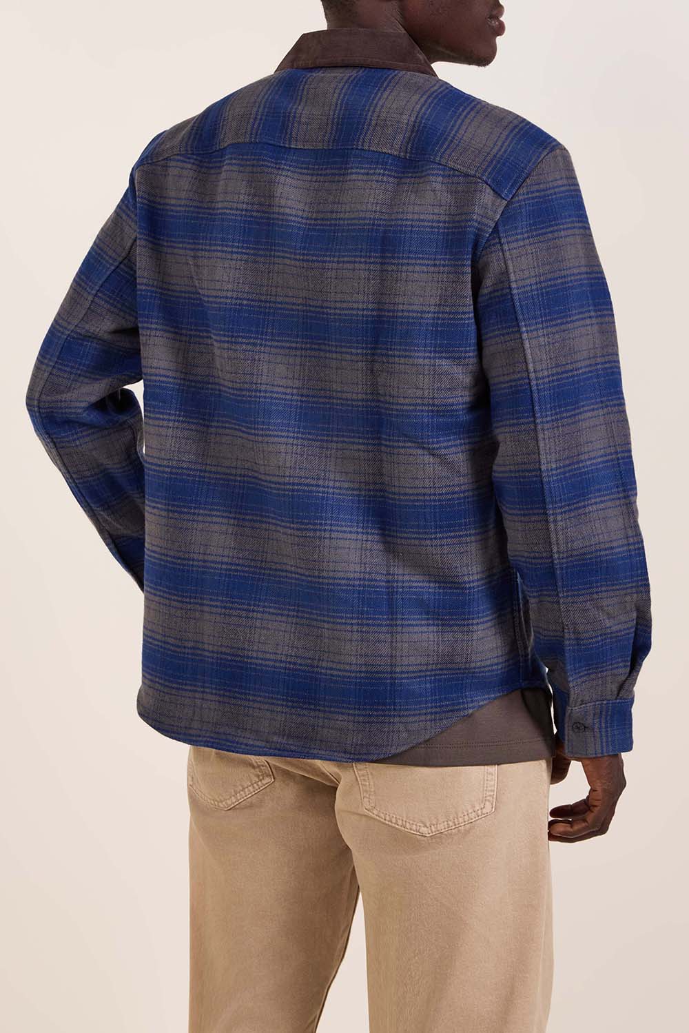 תמונת דוגמן אחורית של חולצת ז'קט סלים-פיט