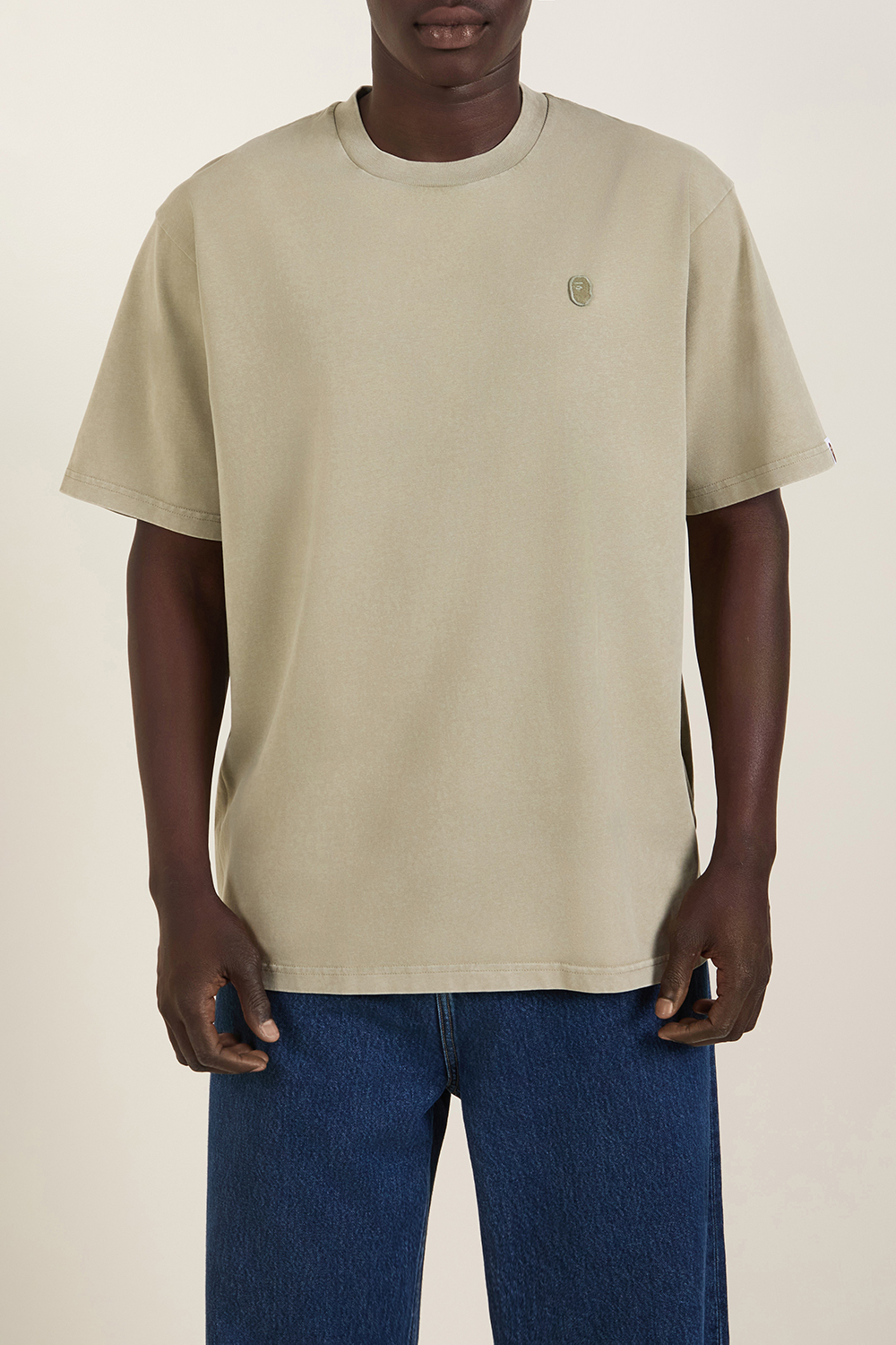 תמונת דוגמן קידמית של חולצת טי