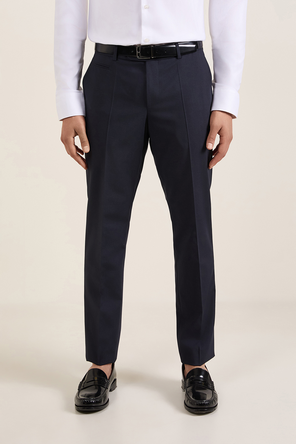 תמונת דוגמן קידמית של מכנסיים מחוייטים סלים פיט