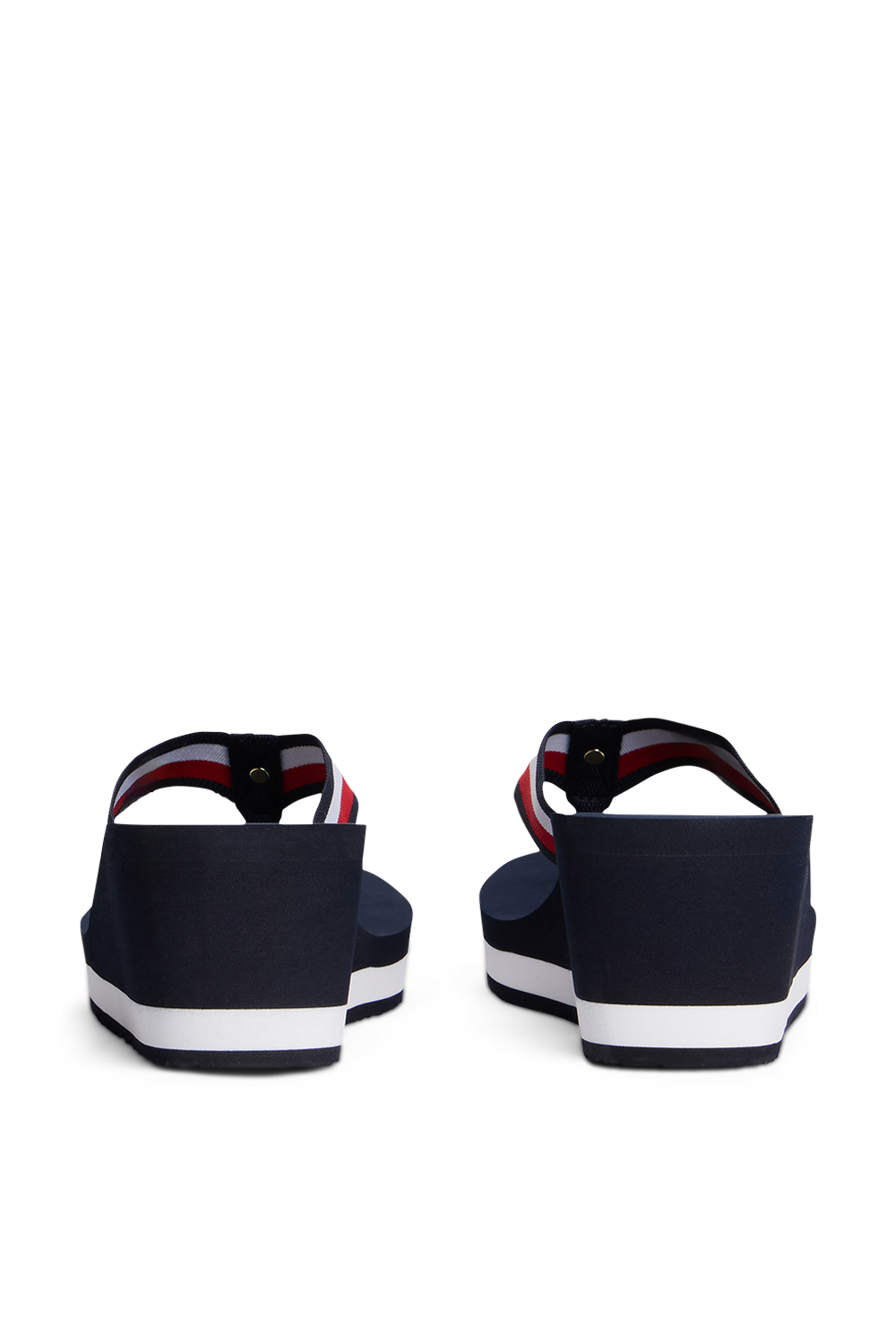 תמונה אחורית של כפכפי אצבע עקב