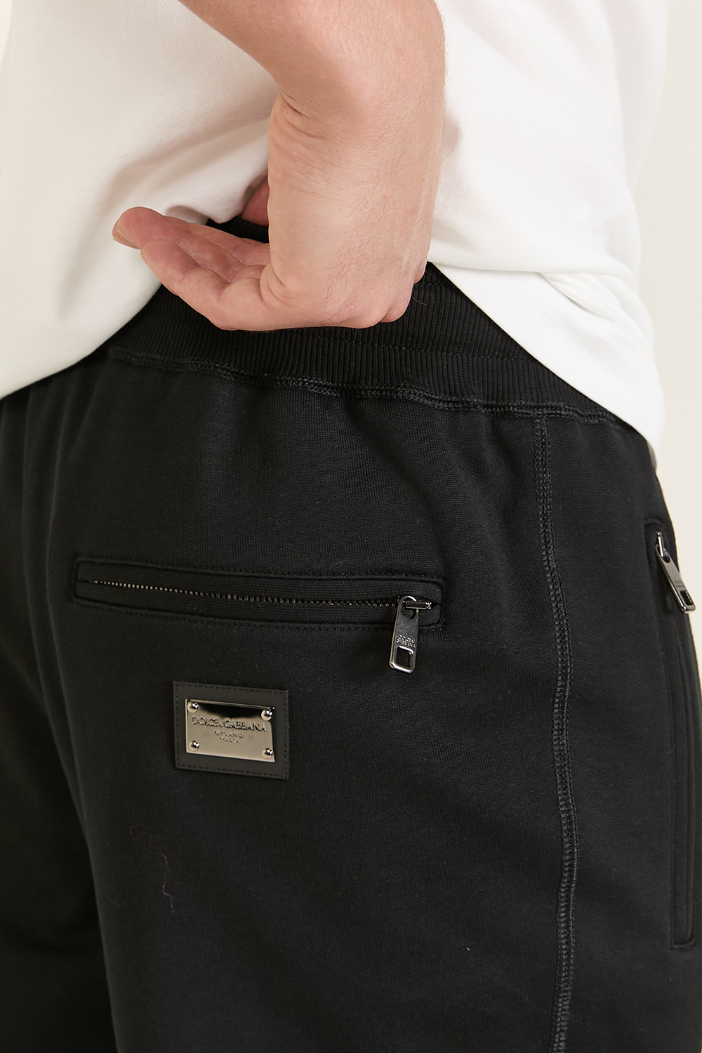 תמונת תקריב דוגמן של מכנסי ג'וגר