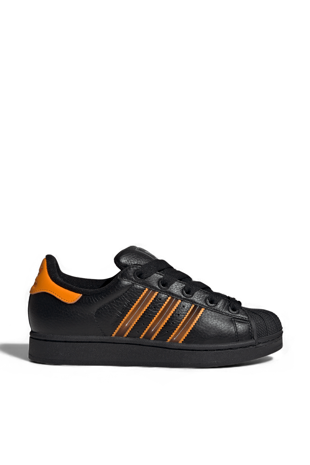 תמונה קידמית של נעלי סניקרס סופרסטאר II