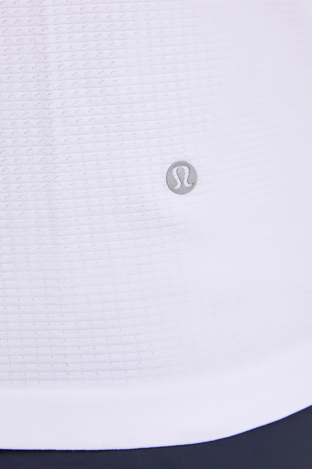 תמונת תקריב דוגמן של Metal Vent Tech Short-Sleeve Shirt