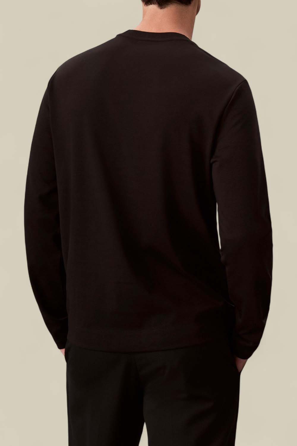 תמונת דוגמן אחורית של חולצת טי שרוול ארוך