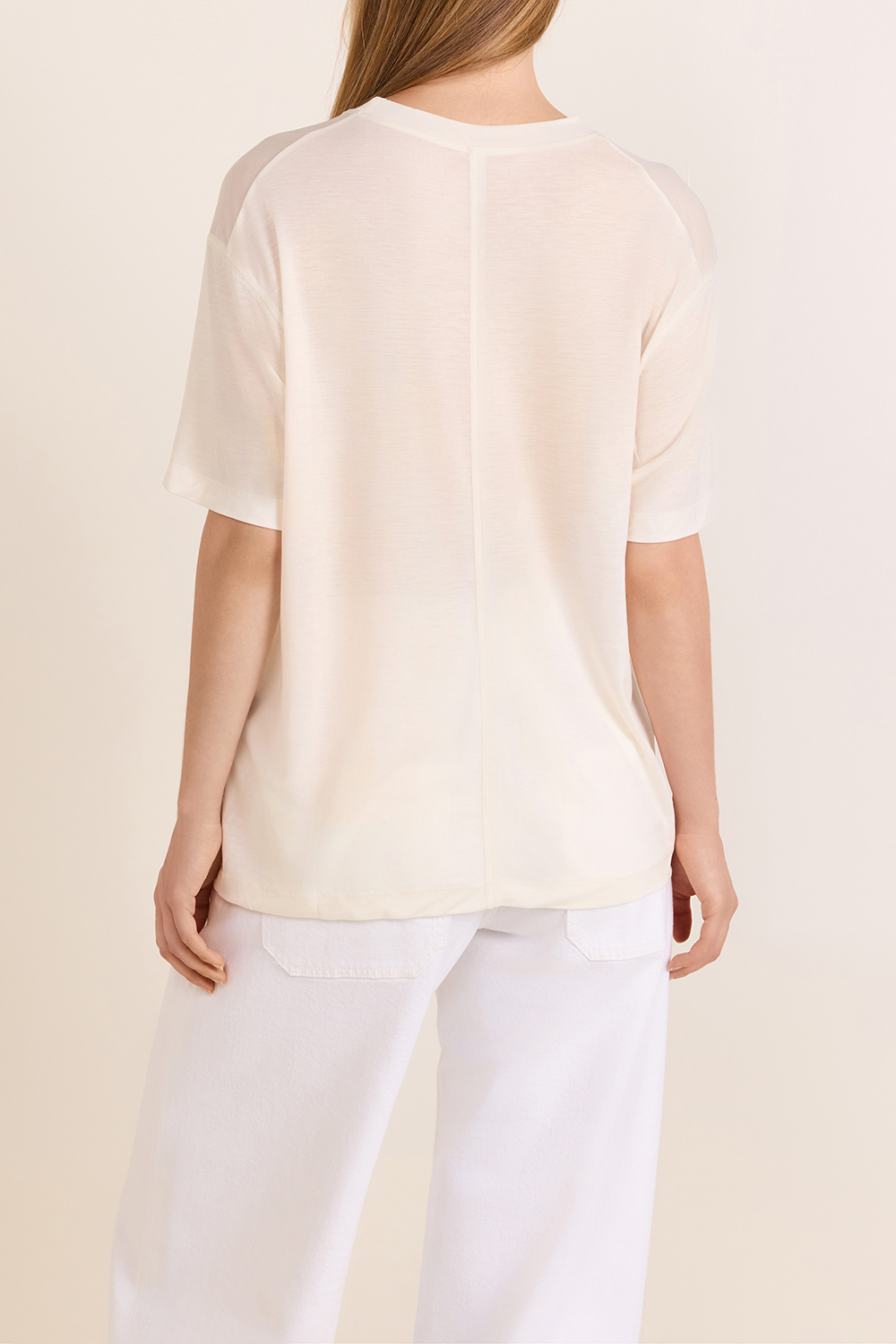 תמונת דוגמן אחורית של חולצת טי