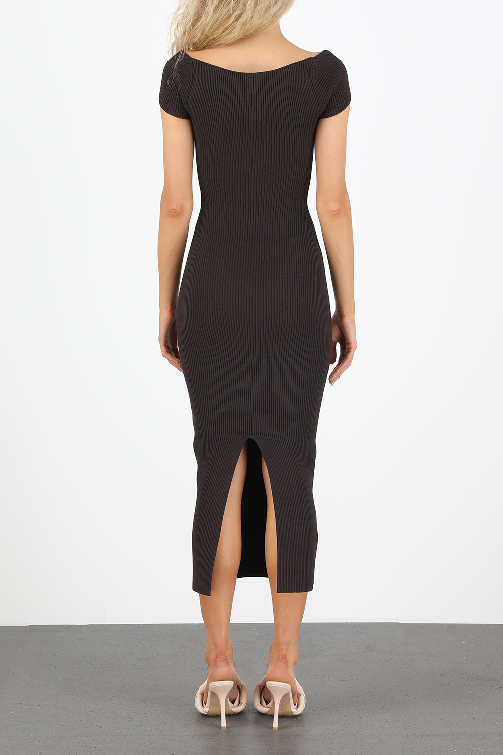 תמונת דוגמן אחורית של שמלת ריב אלגרה באורך מידי