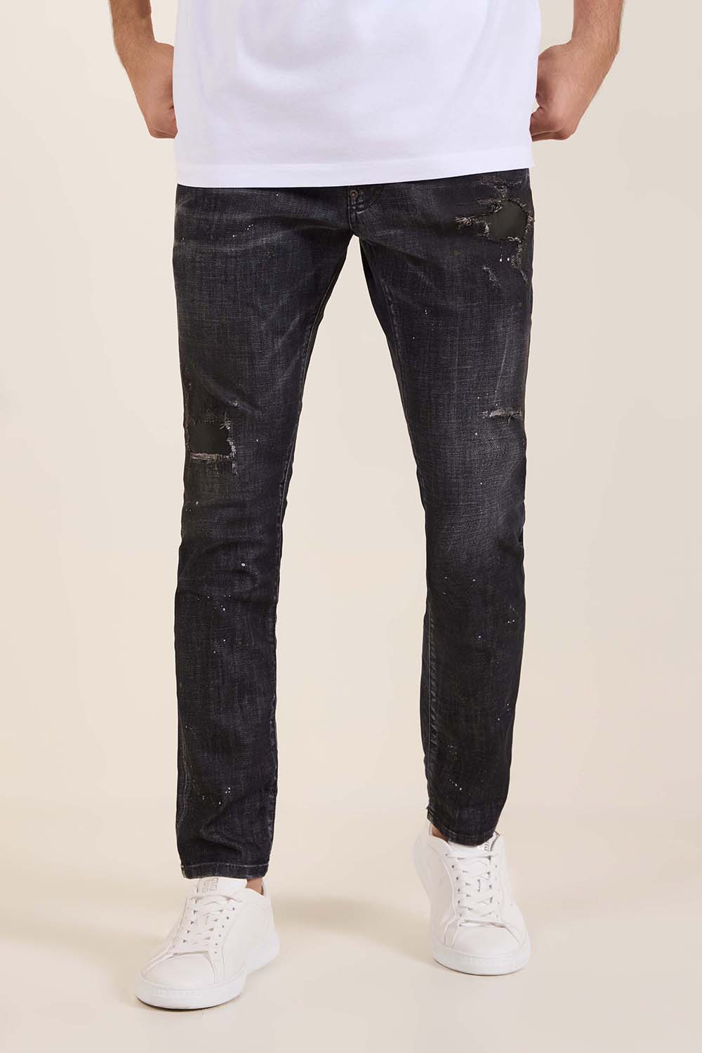 תמונת דוגמן קידמית של מכנסי ג'ינס סלים