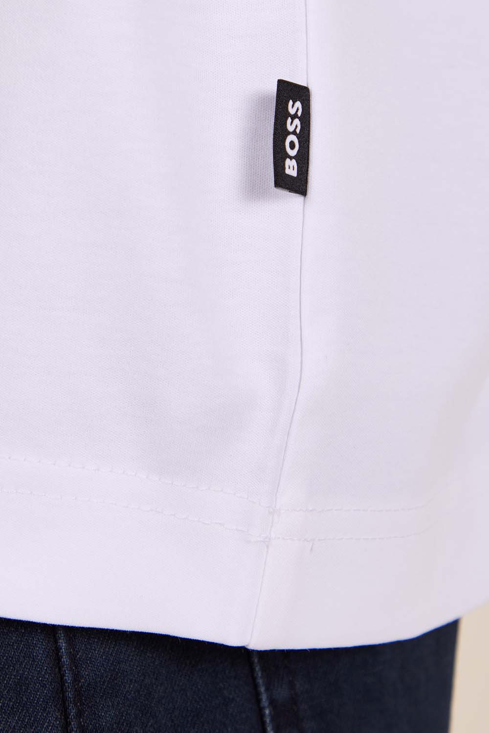 תמונת תקריב דוגמן של חולצת טי