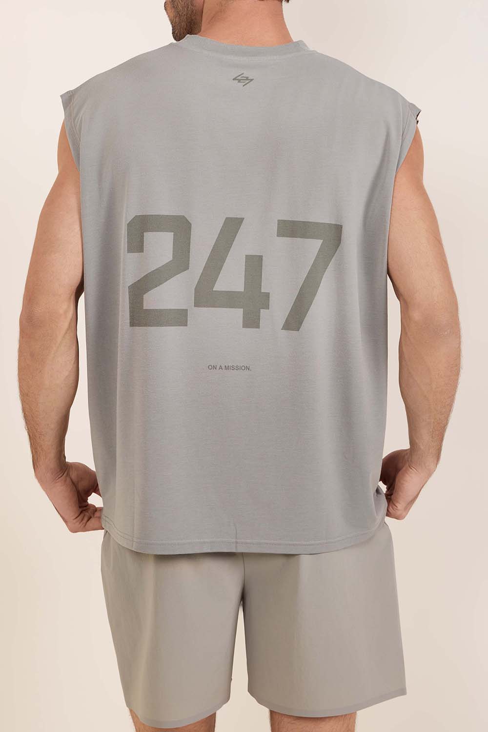 תמונת תקריב דוגמן של גופייה אוברסייז