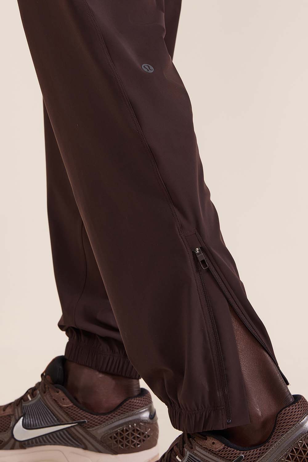 תמונת תקריב דוגמן של Pace Breaker Pant Jogger Regular