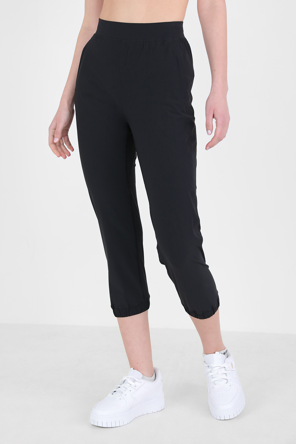 תמונת דוגמן קידמית של Adapted State High-Rise Cropped Jogger