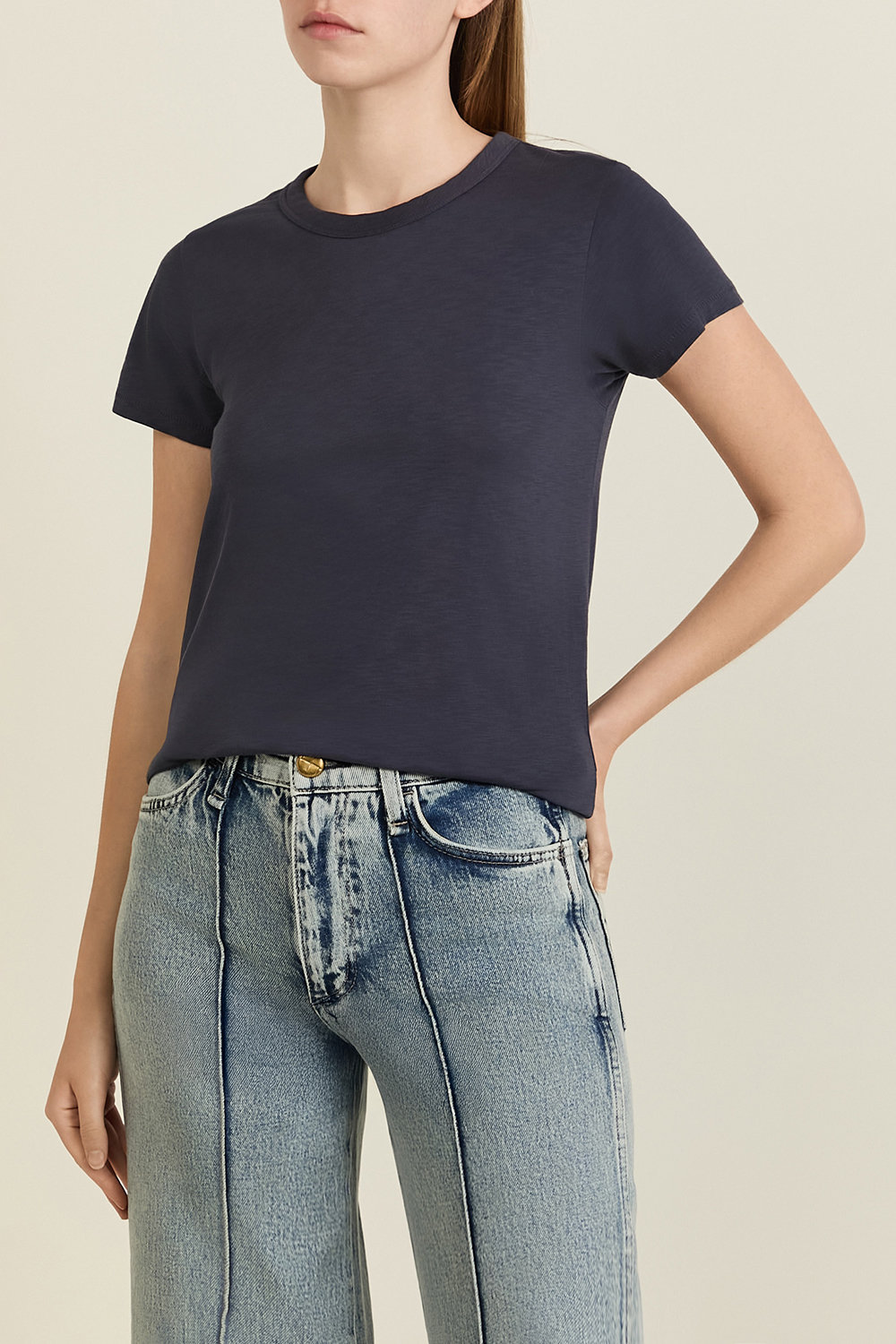 תמונת דוגמן קידמית של חולצת טי מכותנה אורגנית