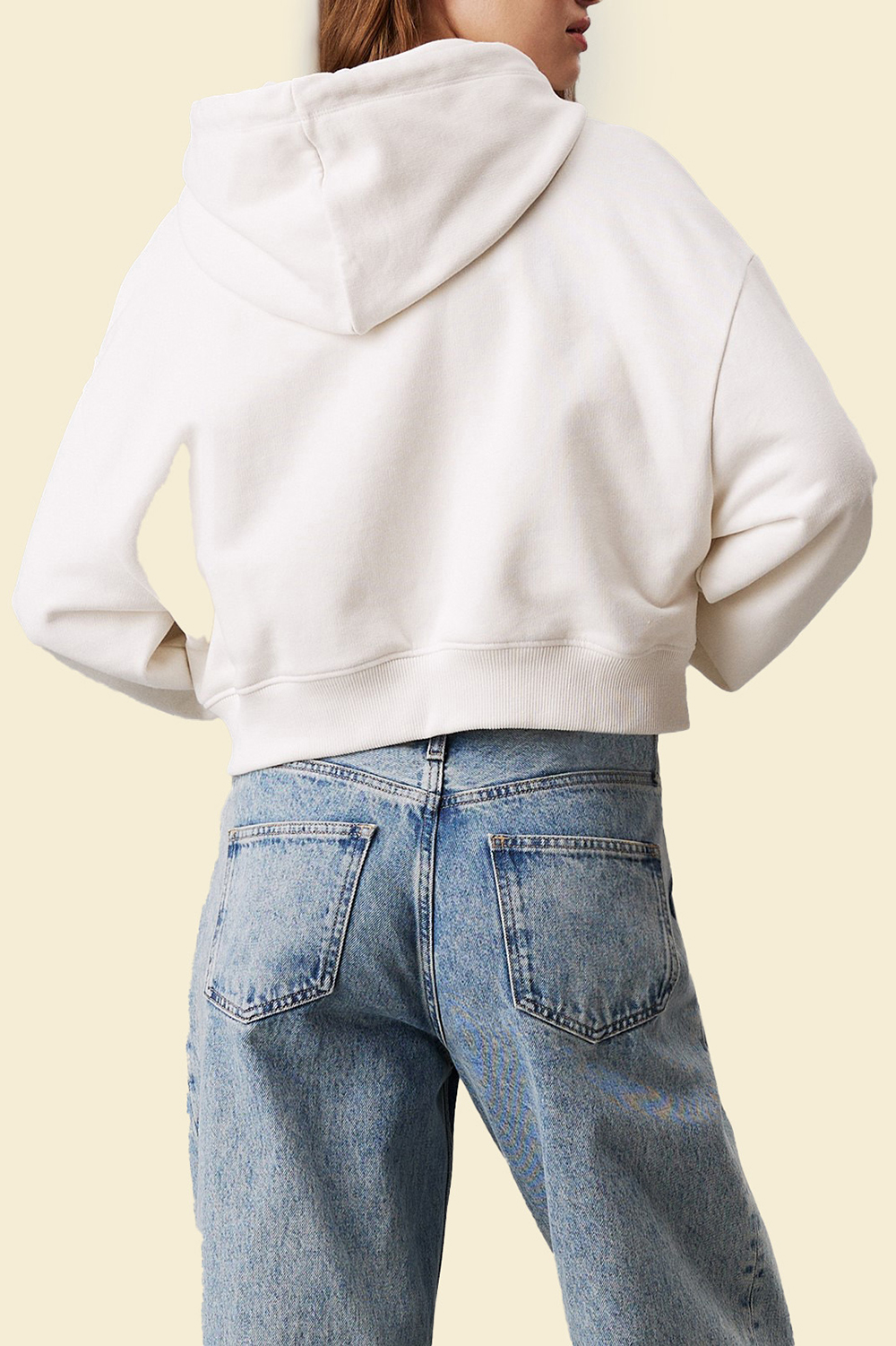 תמונת דוגמן אחורית של סווטשירט קפוצ'ון