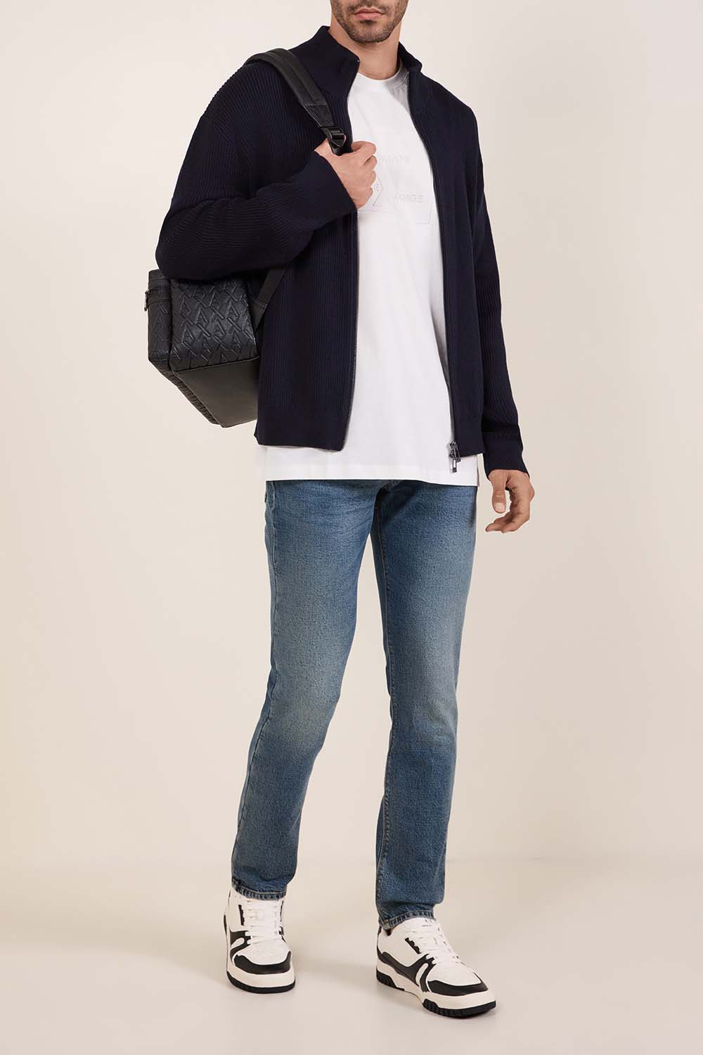 תמונת דוגמן קידמית של תיק גב