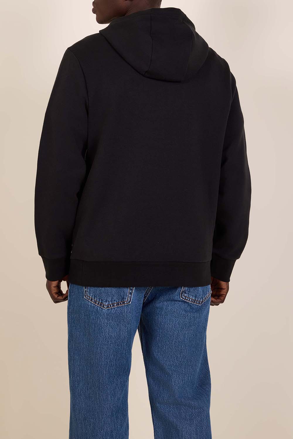 תמונת דוגמן אחורית של סווטשירט קפוצ'ון