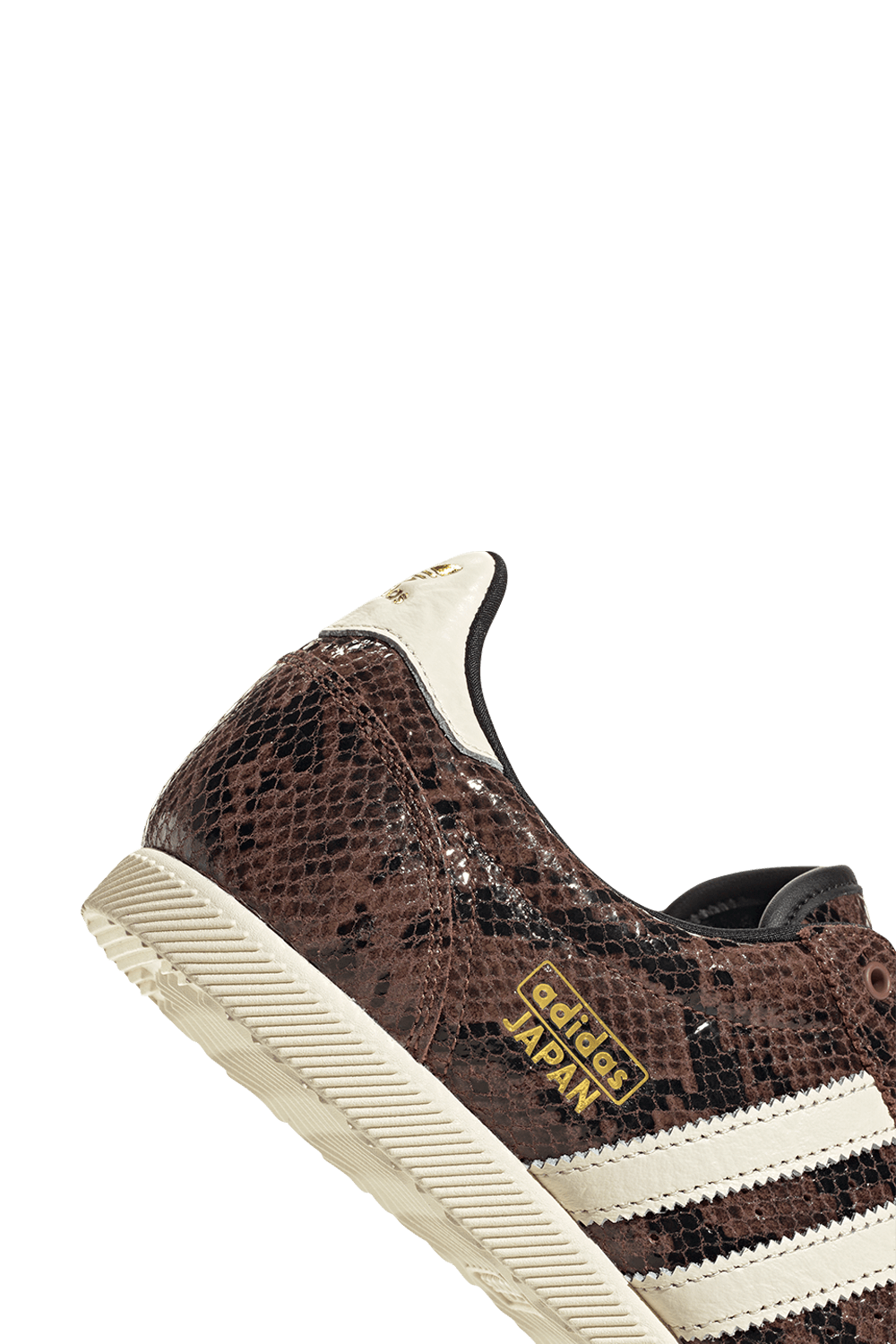 תמונת פנים של נעלי סניקרס יפן
