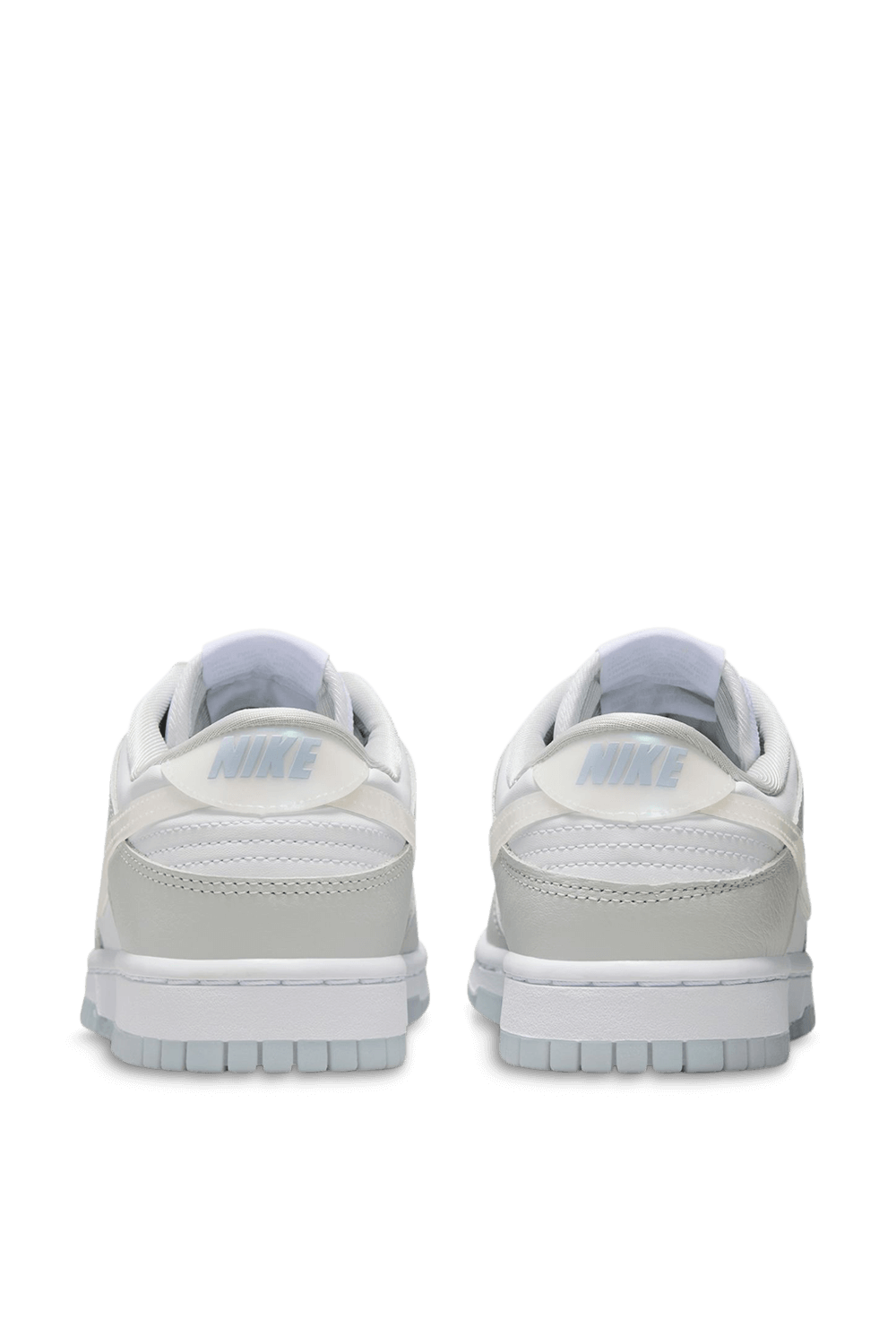 תמונת תקריב של נעלי סניקרס דאנק