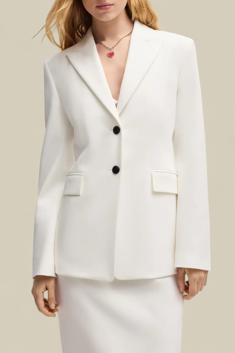 תמונת דוגמן קידמית של בלייזר מחויט