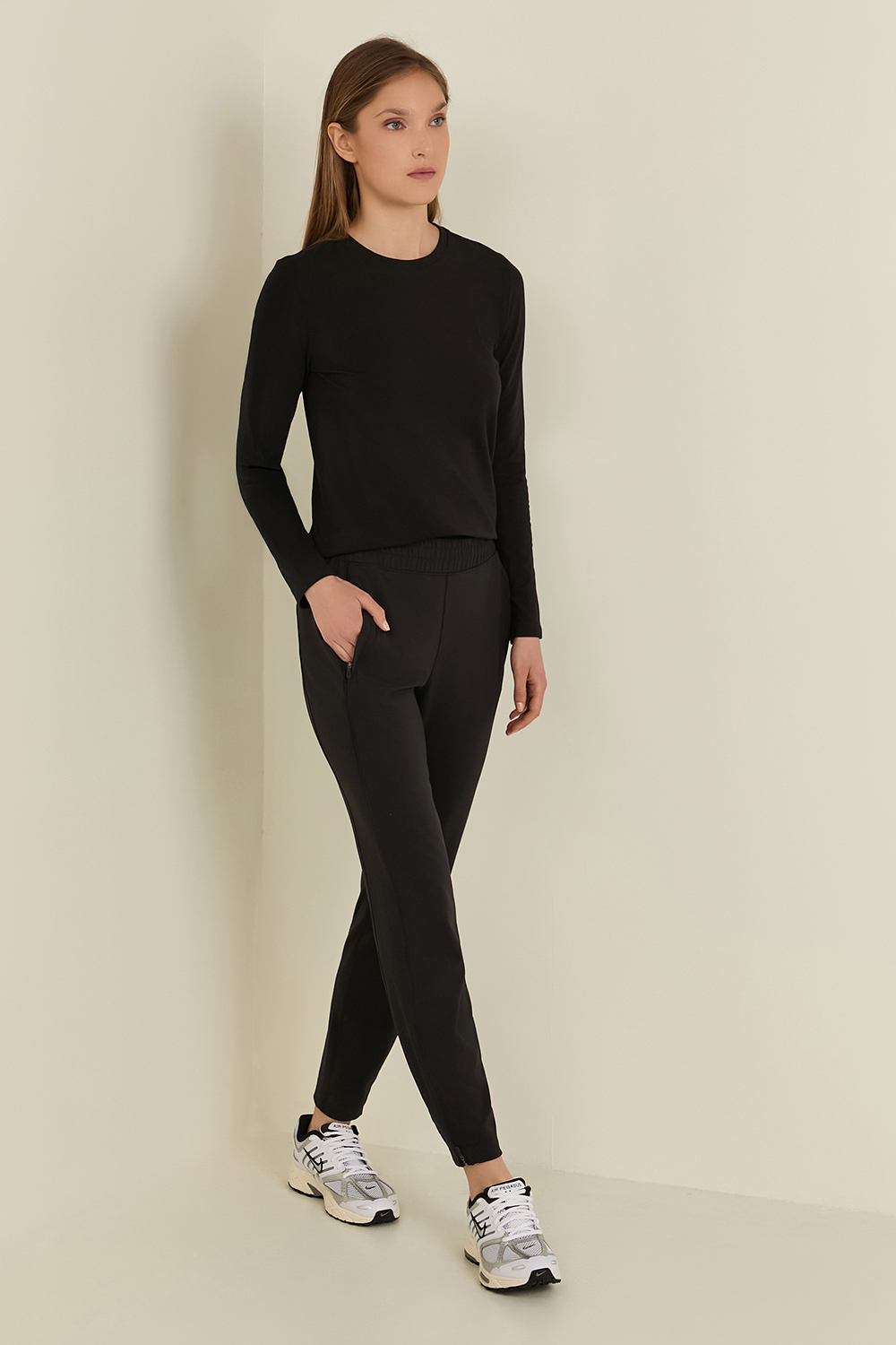 תמונת דוגמן קידמית של נעלי סניקרס נייקי אייר פגסוס 2005