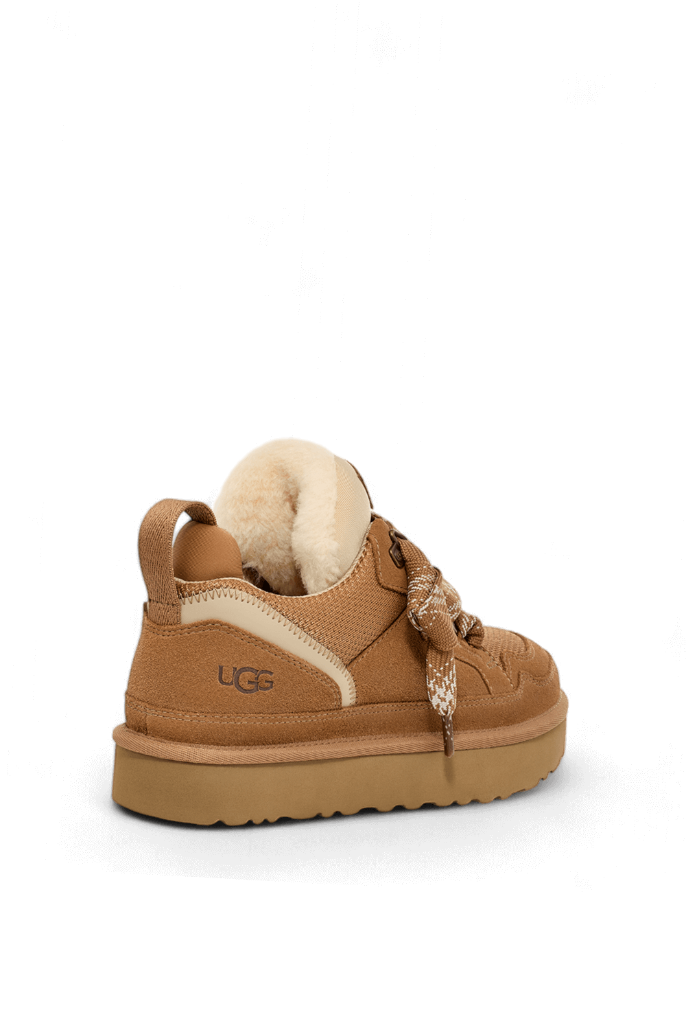 תמונת תקריב של נעלי סניקרס לואמל