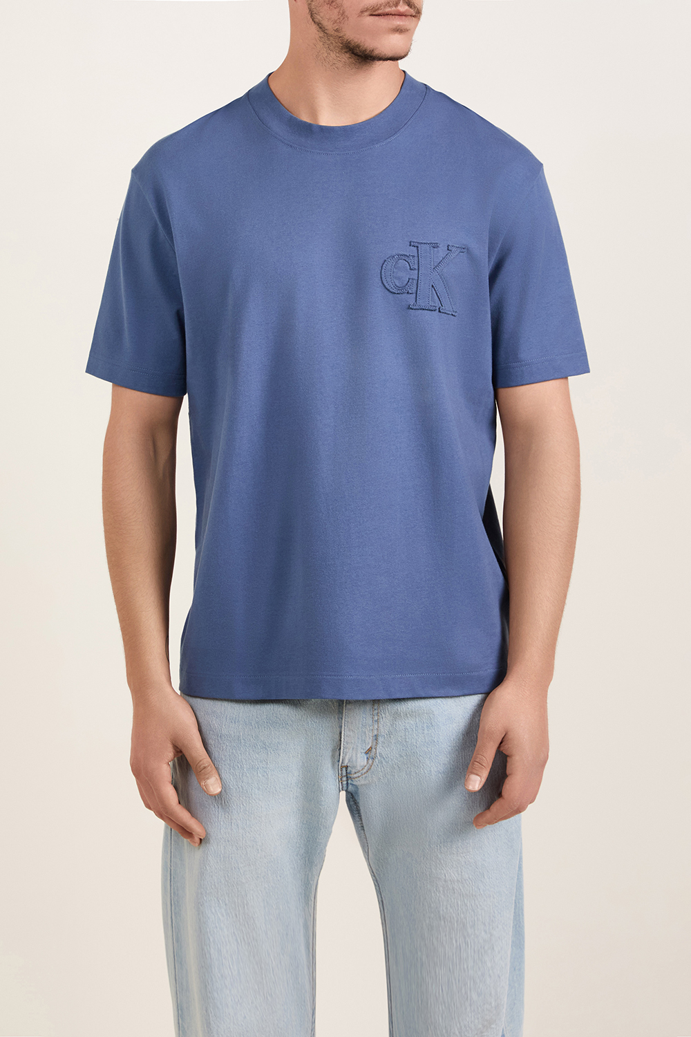 תמונת דוגמן קידמית של חולצת טי