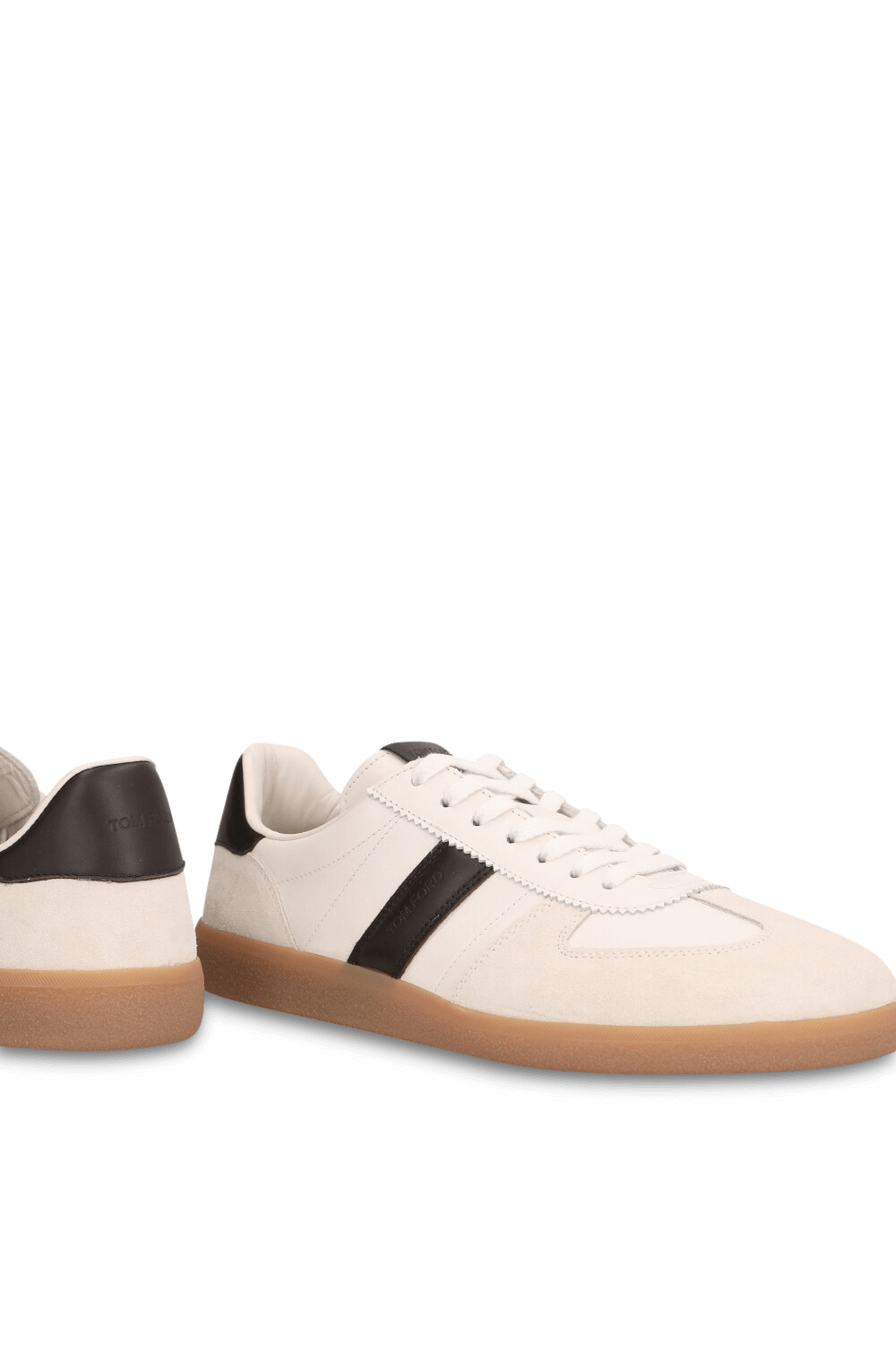 תמונת תקריב של נעלי סניקרס