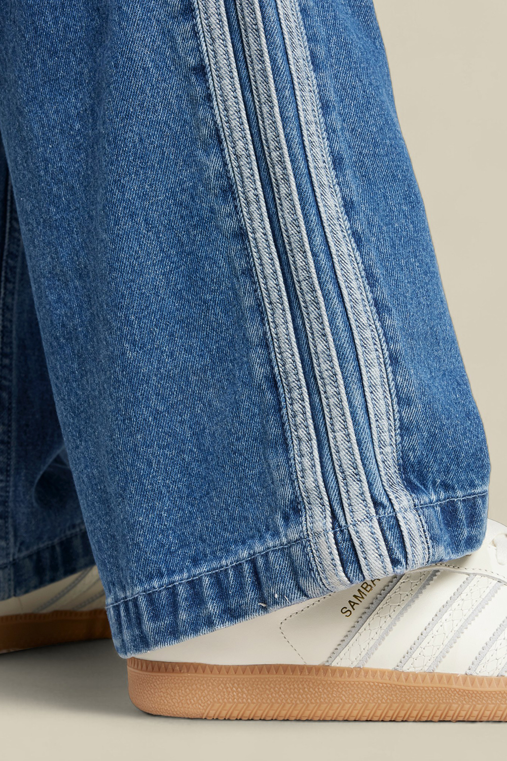 מכנסי ג'ינס בגזרה ישרה