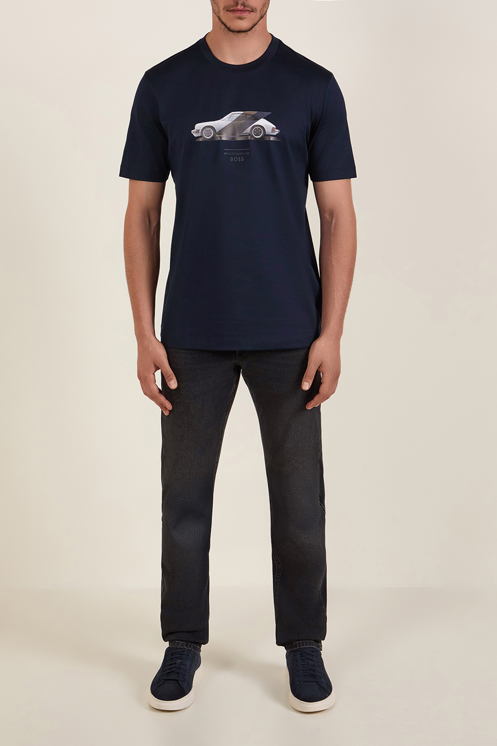 תמונת דוגמן קידמית של נעלי סניקרס