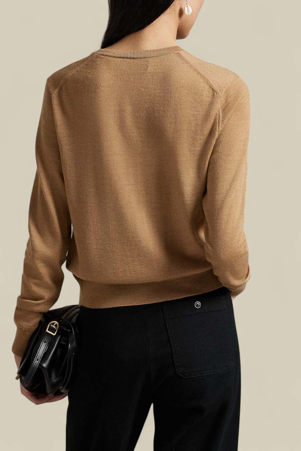 תמונת דוגמן אחורית של קרדיגן צמר