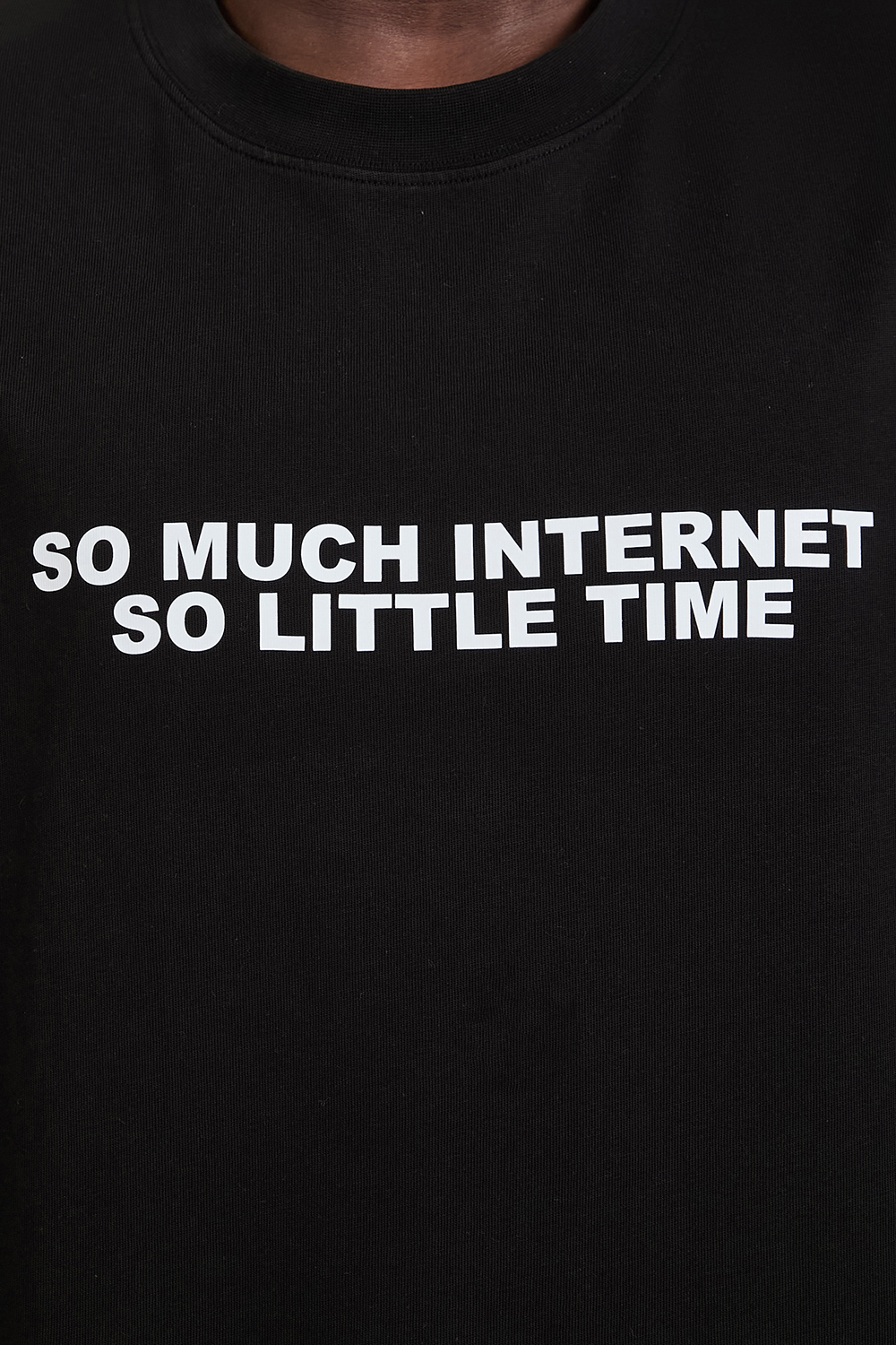 תמונת דוגמן אחורית של חולצת טי