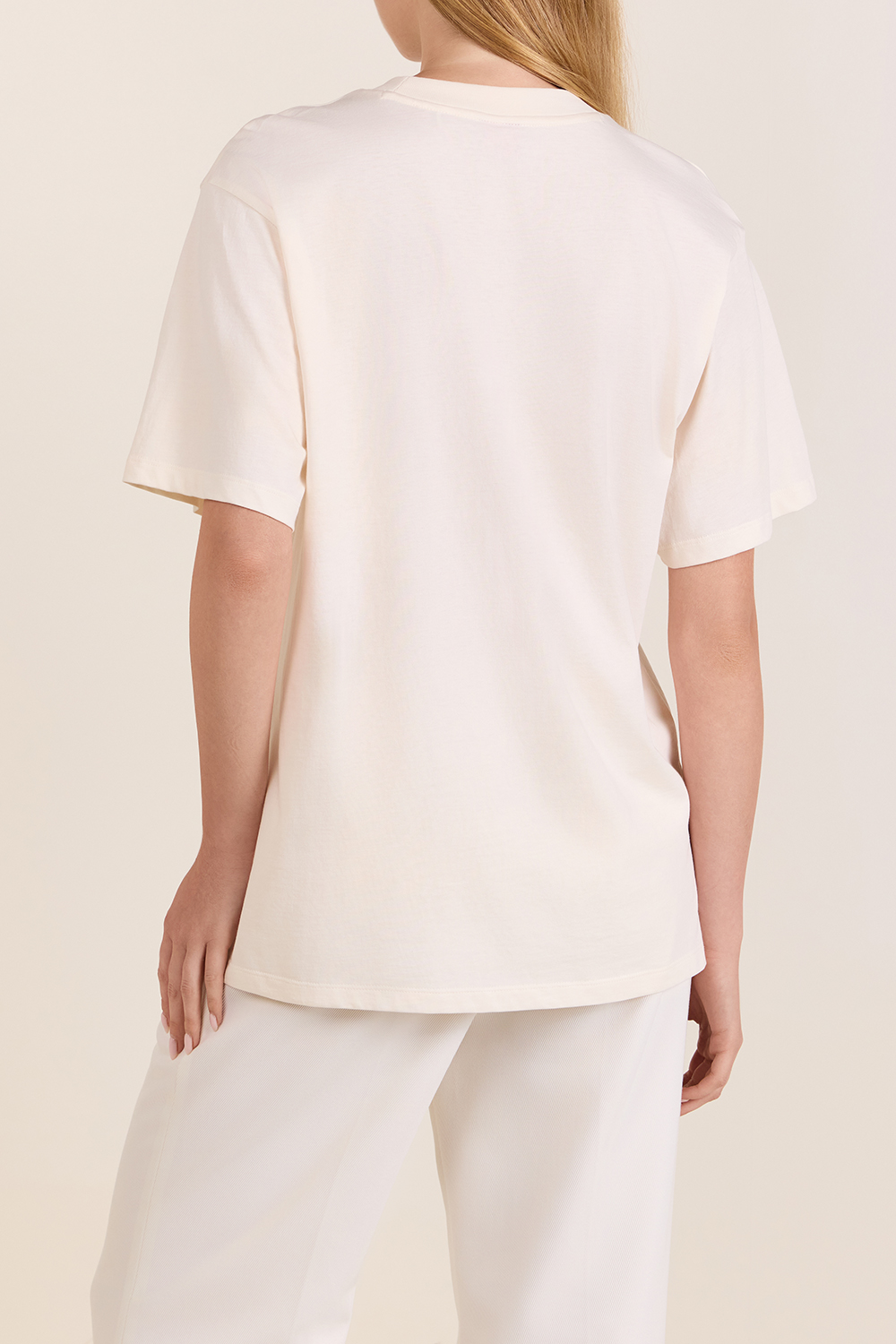 תמונת דוגמן אחורית של חולצת טי