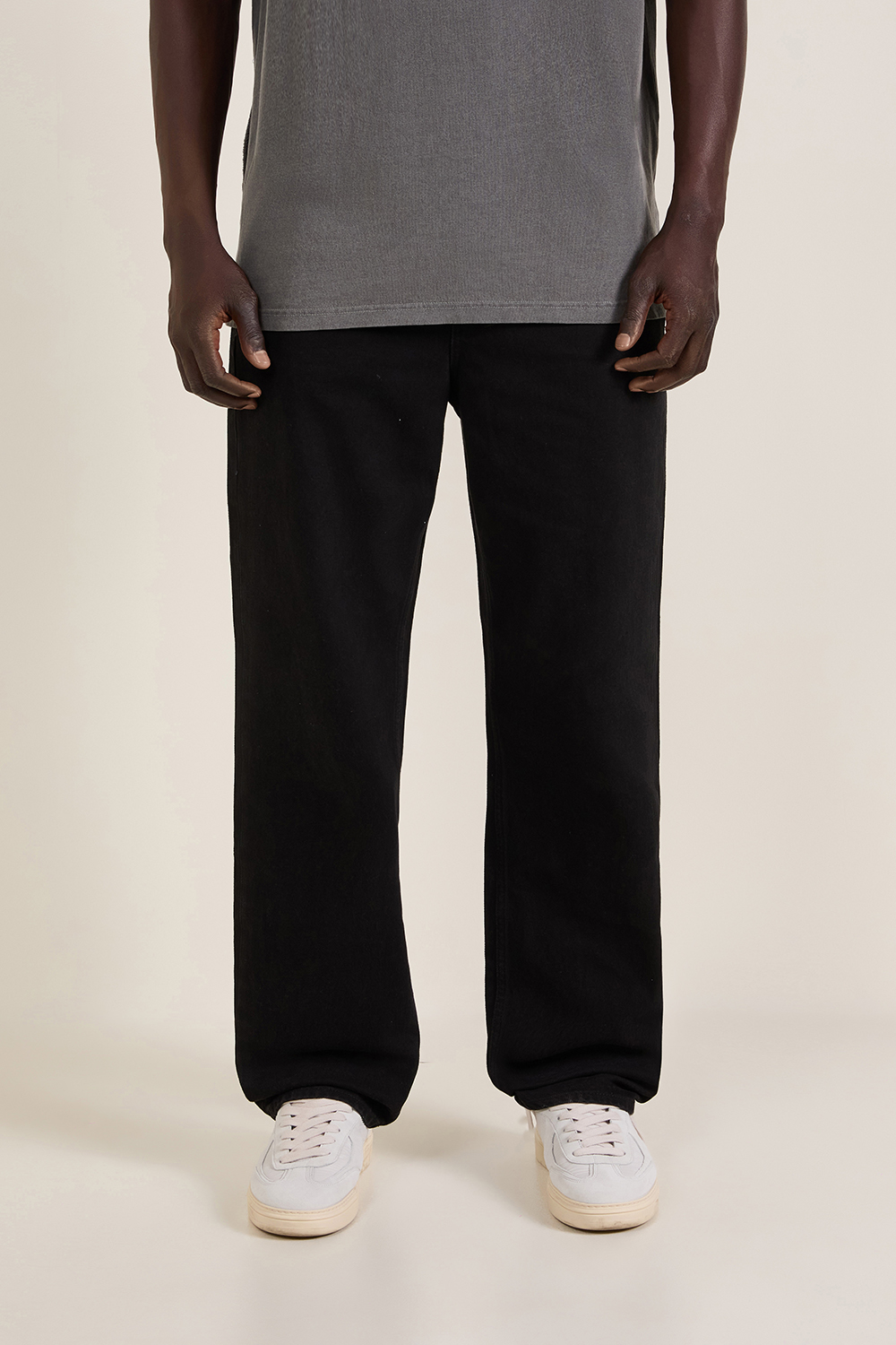 תמונת דוגמן קידמית של מכנסי ג'ינס בגזרה ישרה