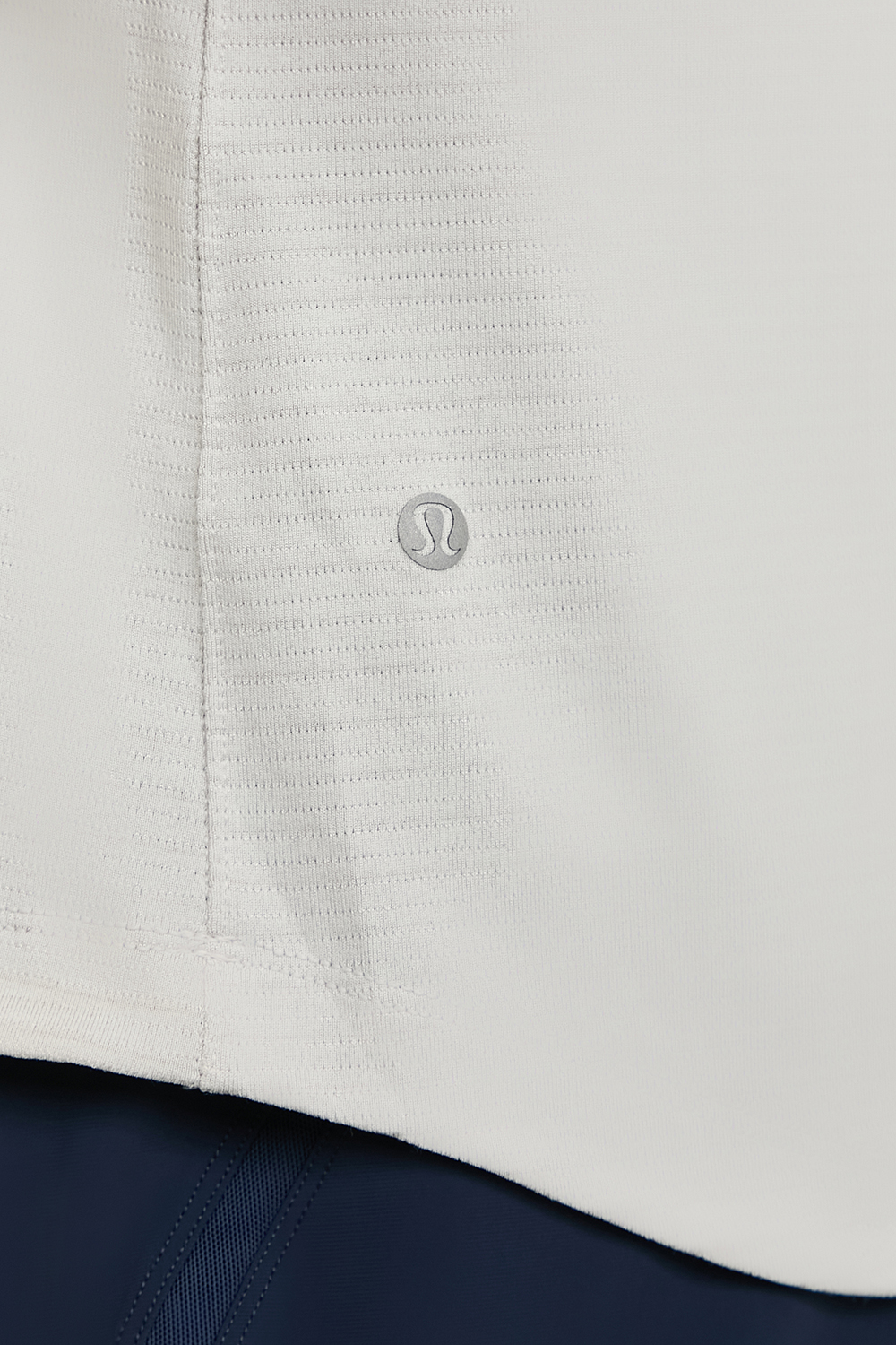 תמונת תקריב דוגמן של Relaxed-Fit Train Sleeveless Graphic